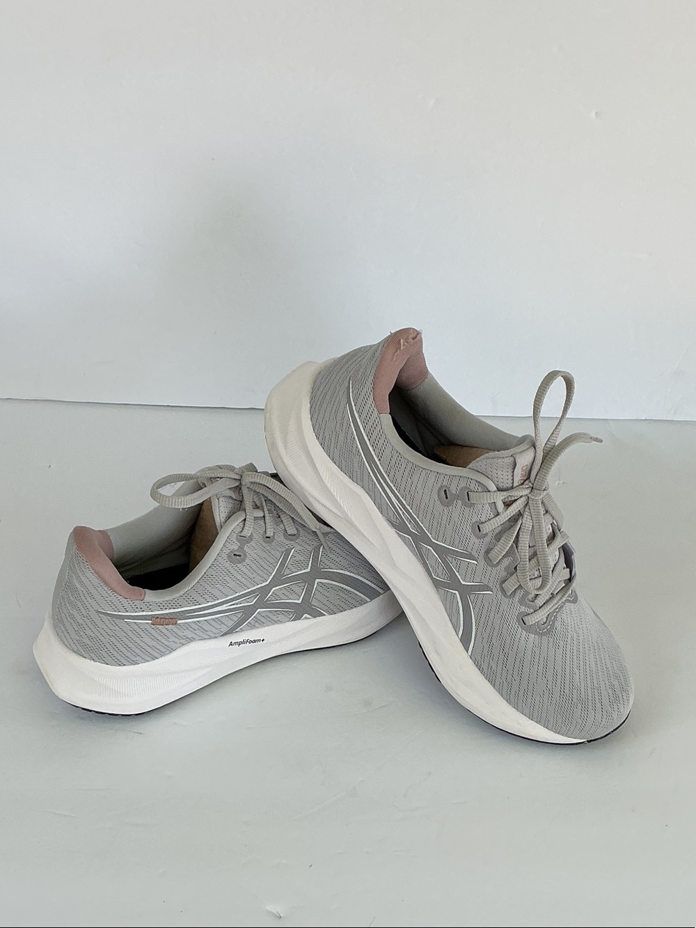 ASICS Versablast 4 Women's Gray Knit Sneakers with Pink Collar Trim